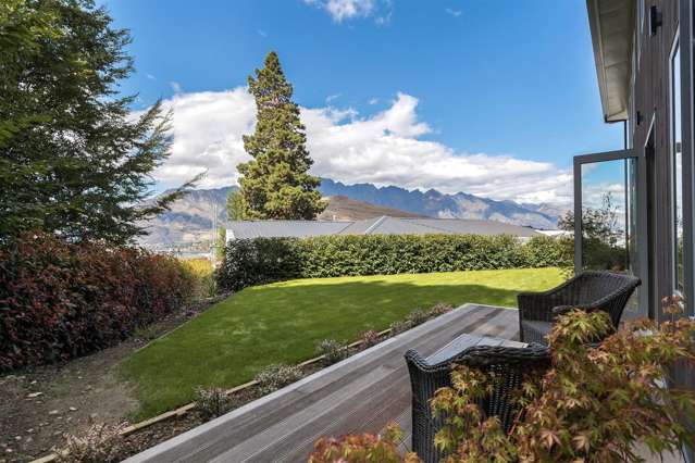 8 St Peters Place Queenstown Hill_1