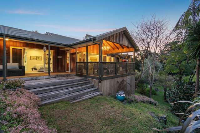 Massive 428m2 home for large family on 2.5 acres