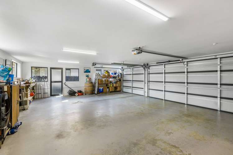 2/100 Gosford Drive Botany Downs_9