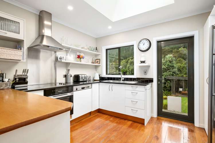 29 Thornicroft Road Waitati_10