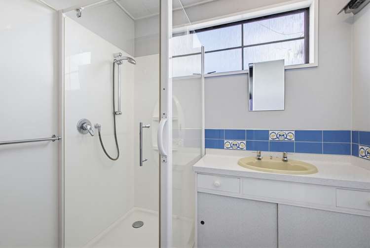 2/37 Middle Road Havelock North_19