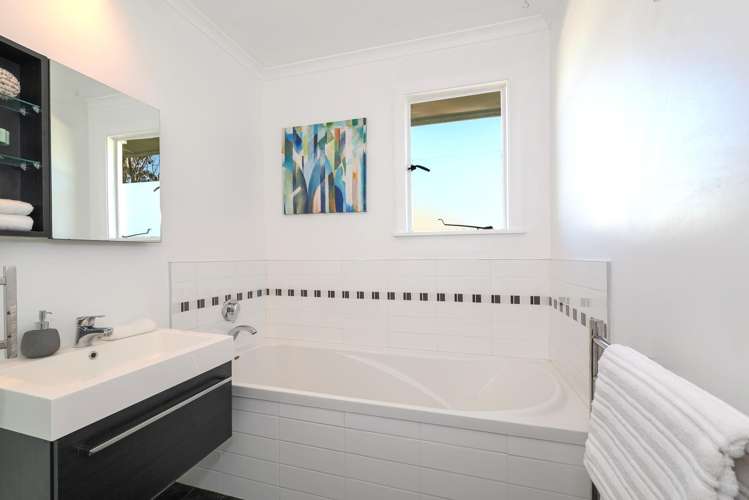 18 Chisholm Place Tainui_14