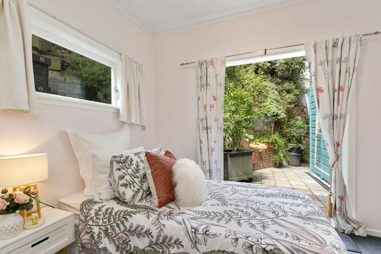 32 Owhiro Bay Parade Owhiro Bay_13