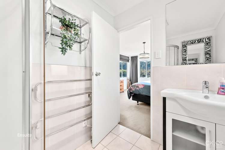 15 Frankie Stevens Place Riverstone Terraces_14