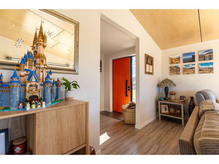 1 Tussock Crescent_4
