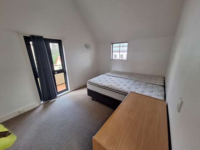 16A Eden Crescent 10015_4