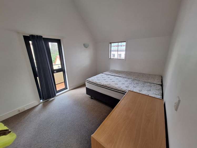 16A Eden Crescent 10015_4