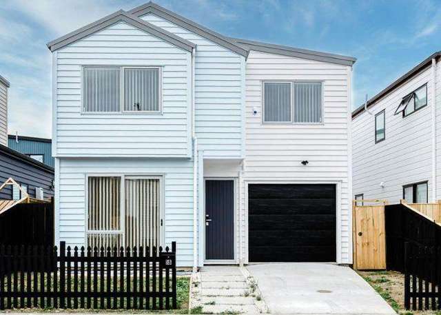 Stunning 3-Bedroom Home at 18 Tumu Road, Papakura!