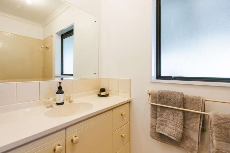 846 Colyton Road Bunnythorpe_19