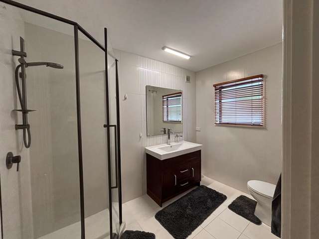 Rangitoto school zone, 2 bedroom unit