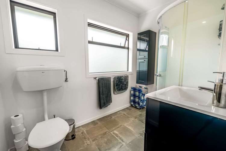 83 Walker Crescent Gore Surrounds_14