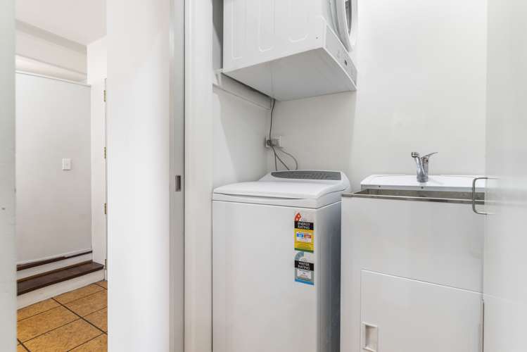 5g/2 Queen Street Auckland Central_13