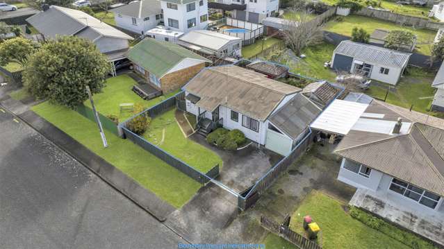 2/2 Jenkins Place Manurewa_1