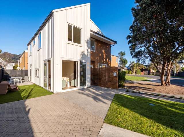 Spacious Freehold Coastal Living