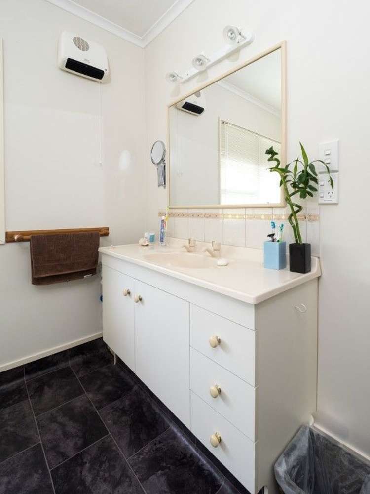 62 Farm Road Allenton_12