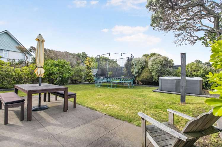 34 Puru Crescent Lyall Bay_13