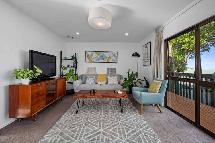 1/105 Sunset Road Totara Vale_9