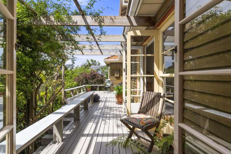 19a Old Lake Road Narrow Neck_2