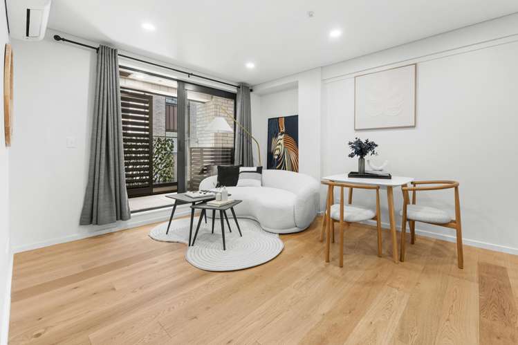 122/8 Meadowbank Road_3