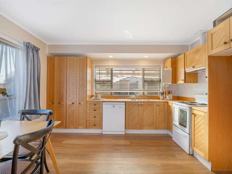 44 Basley Road Owhata_8