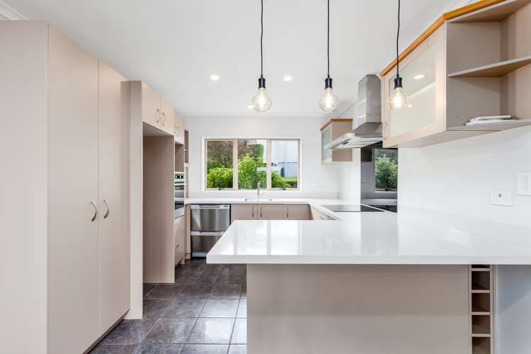 82 Rivervale Grove Stanmore Bay_11