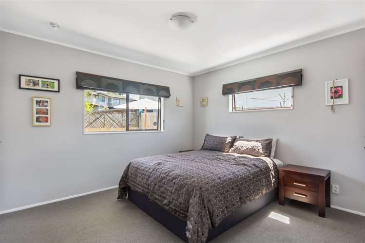 2/93 Athena Drive Totara Vale_8