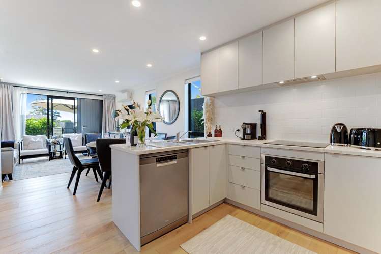 8 Patariki Way Beach Haven_6