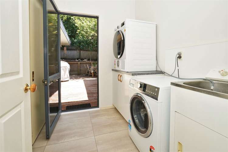 11 Guernsey Place Grandview Heights_19