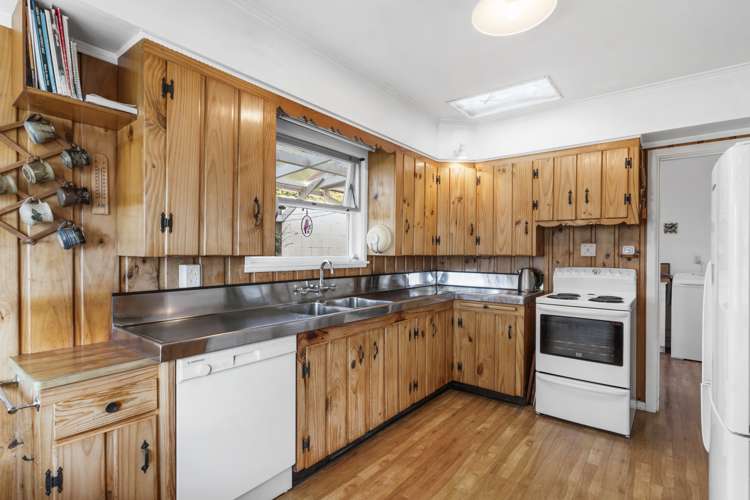 16 Tui Vale Road Cockle Bay_13