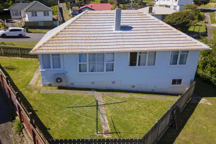 35 Cornwall Crescent Cannons Creek_11