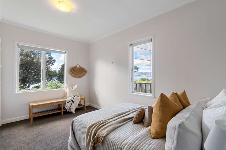 318 Queens Drive Lyall Bay_18