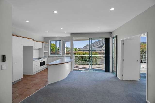 2/42 Churchill Road Murrays Bay_4