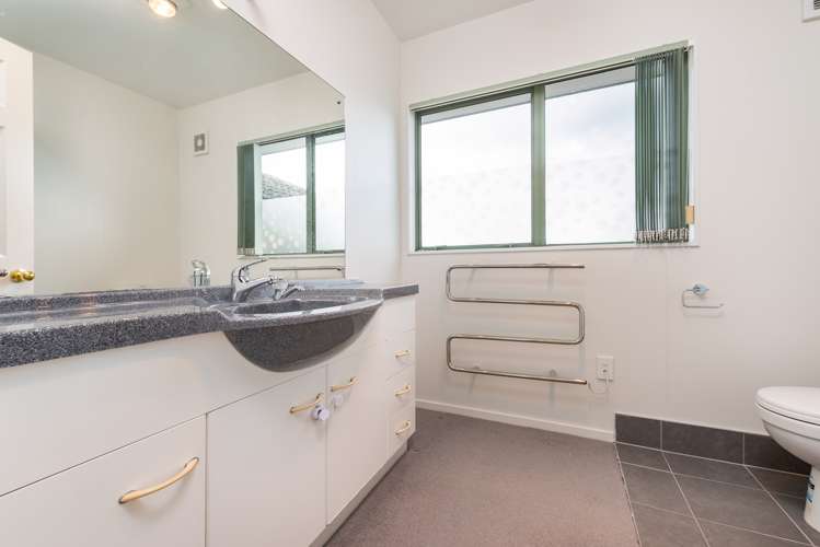 8a Kelwyn Road Kelston_13