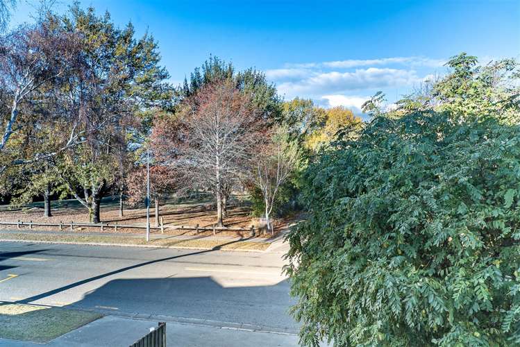 7 Apsley Drive Russley_18