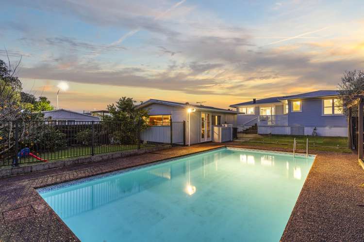 11 Montmere Avenue Te Atatu Peninsula_21