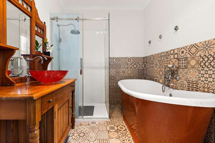 1200 Caroline Road Mayfair_11