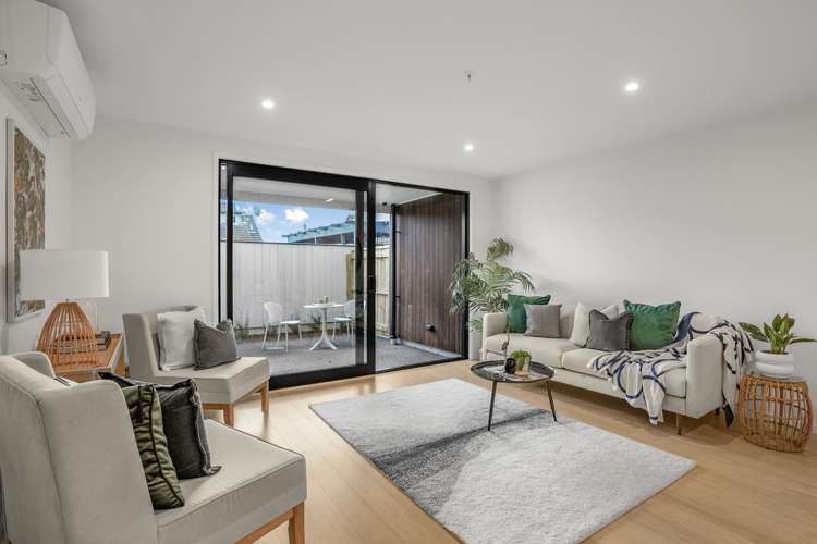 8/200 Knights Road Lower Hutt_1