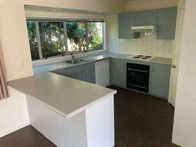 2/9 Channing Crescent Botany Downs_4