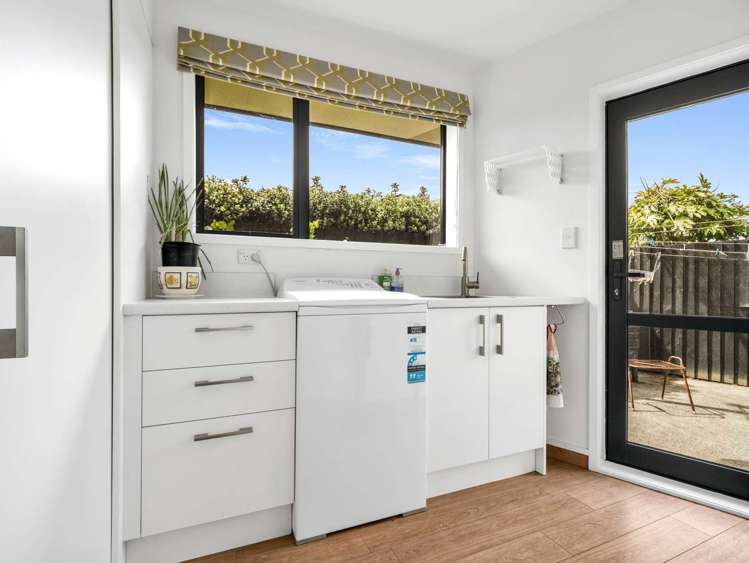 8 Stable Way Belfast_24