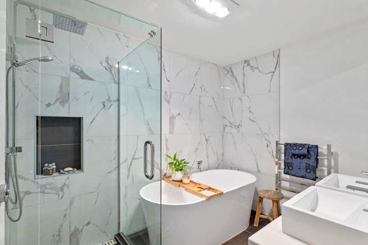 40 Pitcairn Crescent Bryndwr_16