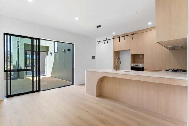 23 Karaka Village Parade Karaka_3