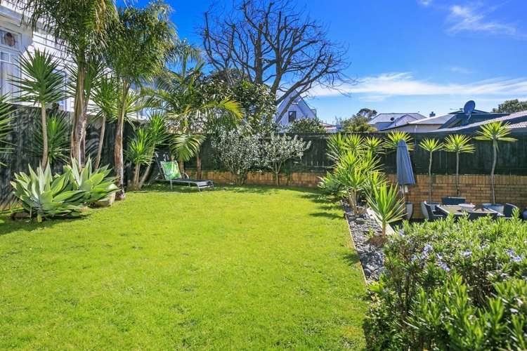 2/7 Seaview Avenue Northcote_20