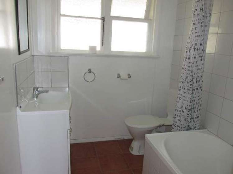 2 Plaskett Street Reefton_14