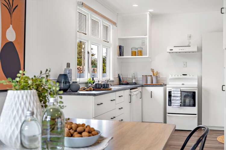 382 High Street South Carterton_6