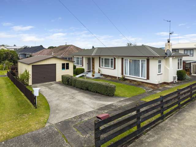 Sun-Soaked Charm, Central Location