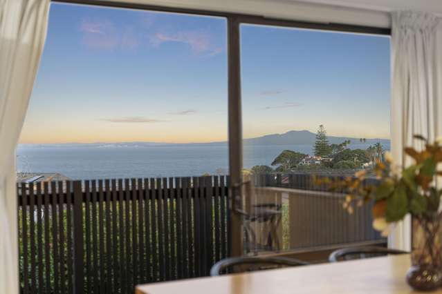 RANGI ZONE, SEA VIEWS, BRICK, & MOVE IN READY!