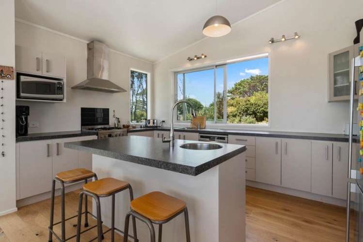 138 Piha Road Piha_8