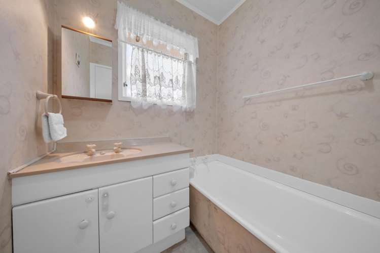 60 Priestley Drive Bucklands Beach_14