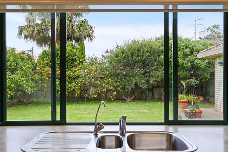 8 Amesbury Rise Henderson_14