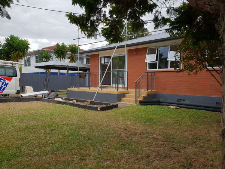 2/56 Royal View Road Te Atatu South_18